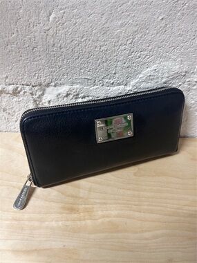 Michael Kors JET SET Zip Around Continental Black Wallet Pebbled Leather EUC